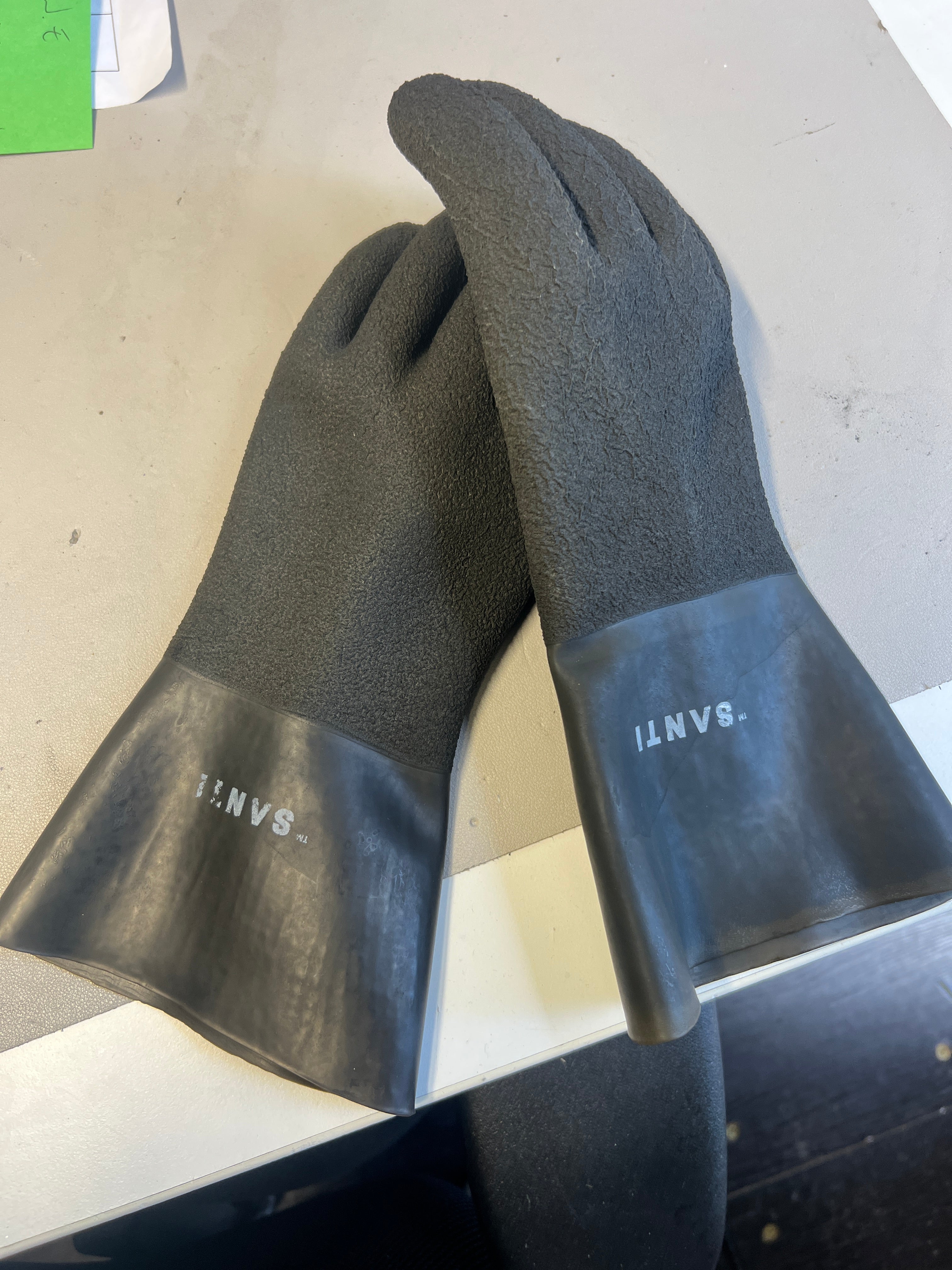 SANTI Textured Grey Drygloves